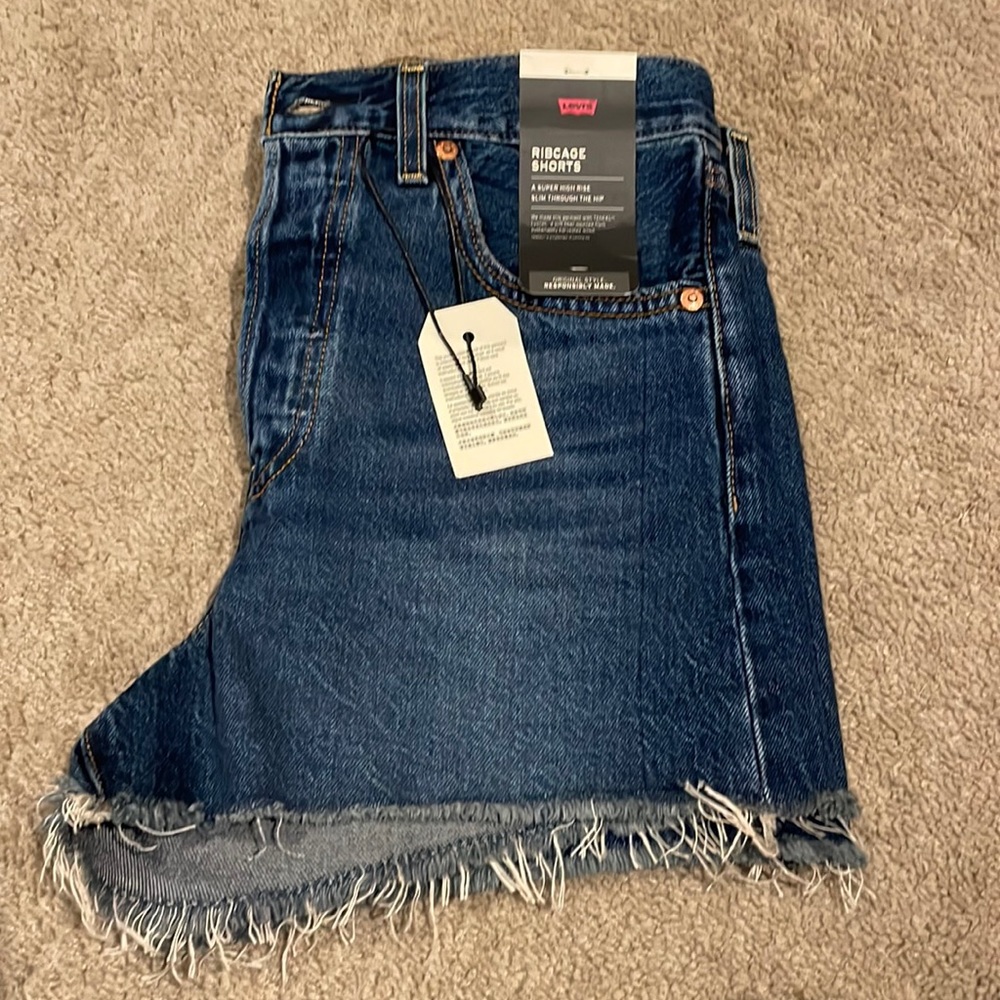 Levi’s Ribcage shorts - Picture 2 of 5